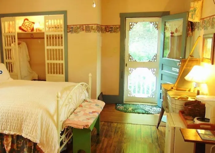 Maple Leaf Hotel 3*