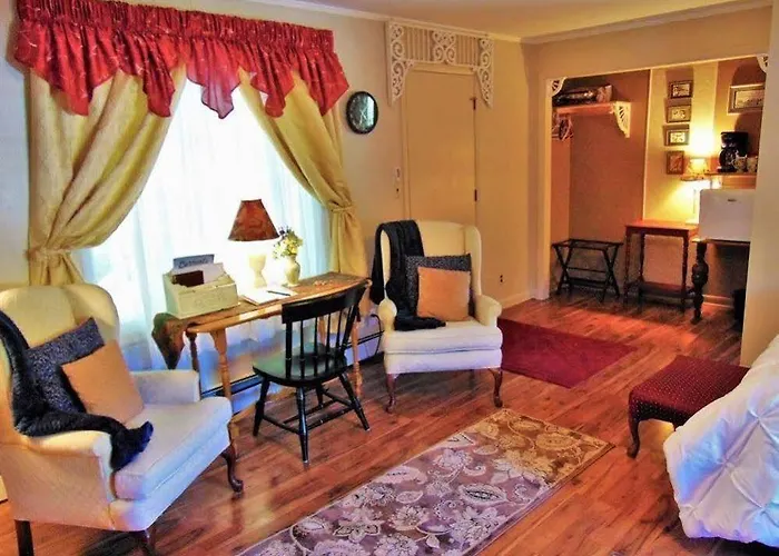 Maple Leaf Hotel